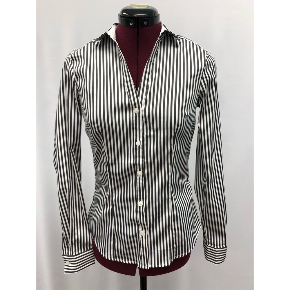 ❤️NWOT! H&M Black & white striped button down shirt